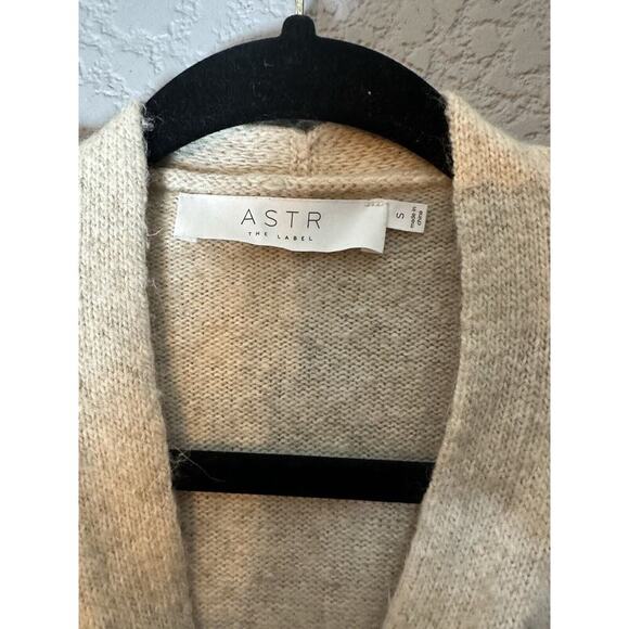 ASTR The Label Wrap Deep V Sweater Women Sz S Oatmeal Wool Preppy Luxe Old Money - Picture 2 of 5